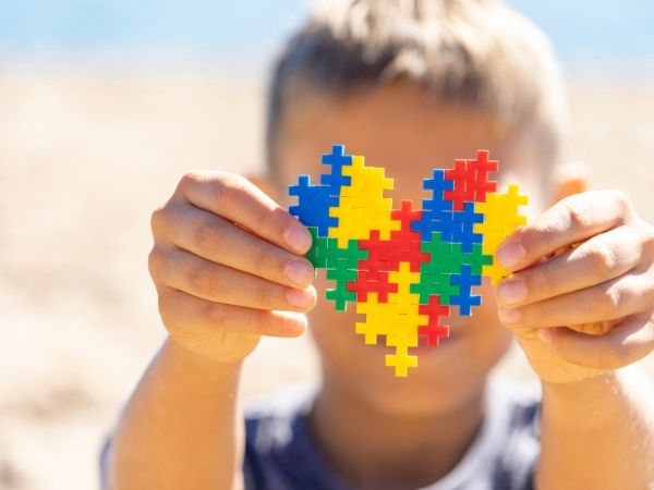 Korzyści płynące z układania puzzli dla dzieci: pierwsze narzędzie do nauki dla dziecka